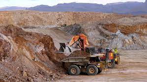How does Peru attract international mining investors?